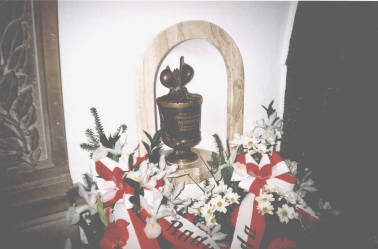 Symboliczny gr�b Norwida